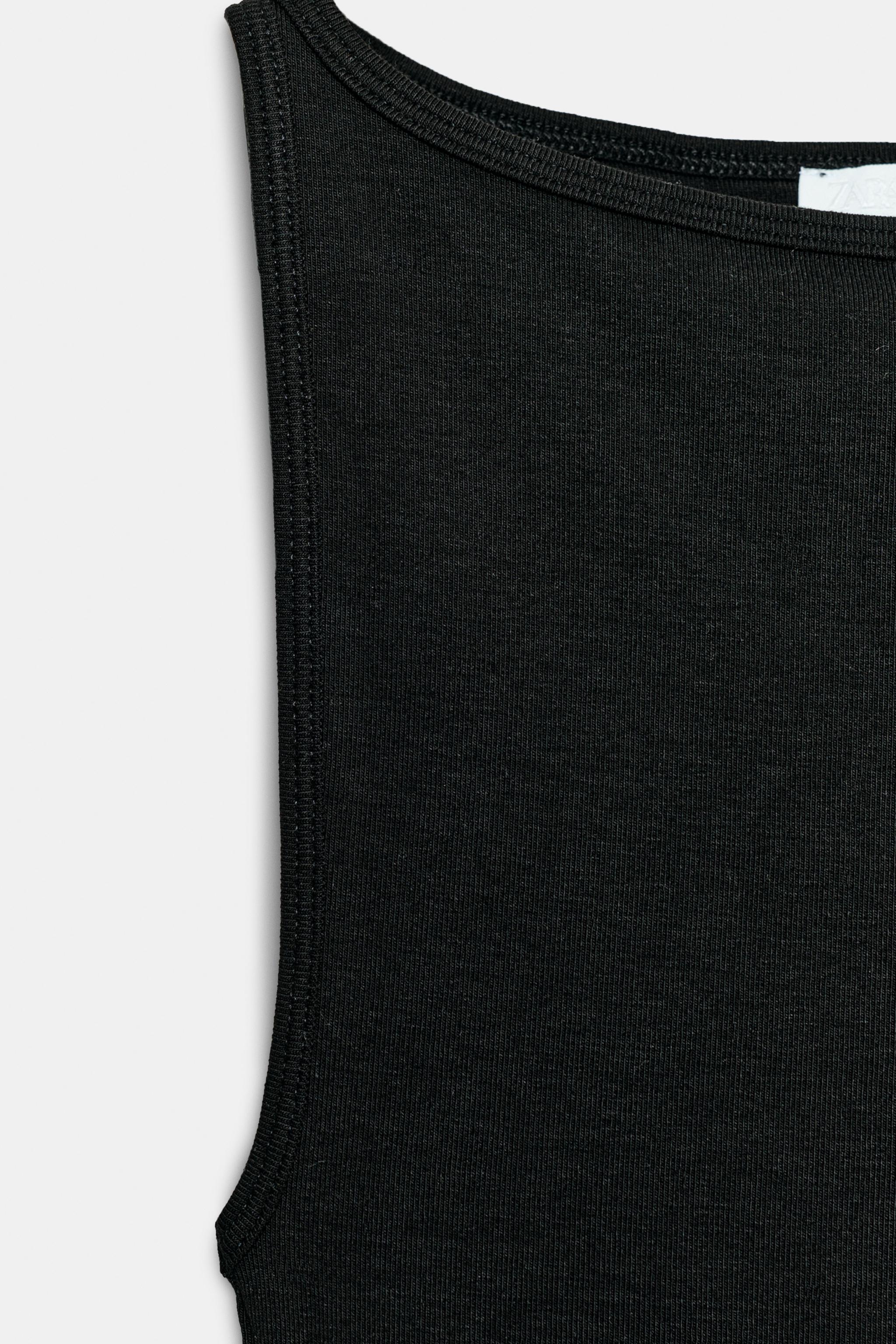 MINIMAL SLEEVELESS T-SHIRT